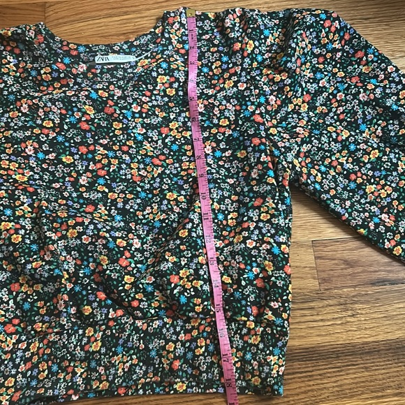 Zara Cropped Floral Sweatshirt - Picture 7 of 8